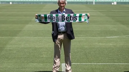 Manuel Pellegrini comenzó su proyecto en el Betis de España con la llegada de sus colaboradores más directos