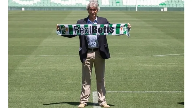 Manuel Pellegrini comenzó su proyecto en el Betis de España con la llegada de sus colaboradores más directos