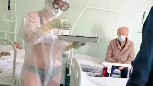 Enfermera que luchó en ropa interior contra el coronavirus ahora tiene una carrera de modelo