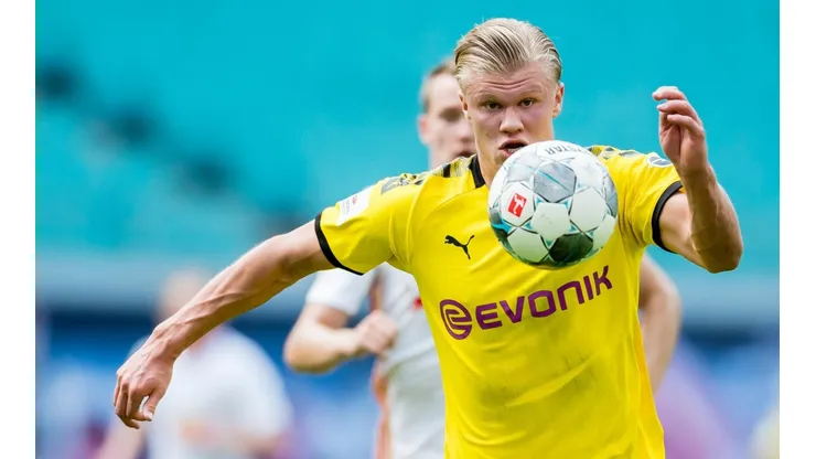 El delantero del Borussia Dortmund se encuentra en Noruega pasando sus vacaciones, y hace pocos días fue expulsado a empujones de una discoteca.