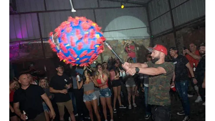 Las peligrosas fiestas covid-19 cobran a su primera víctima fatal