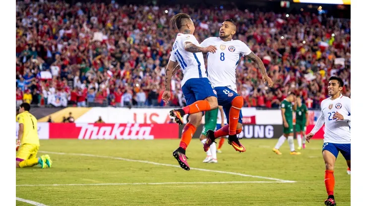 Vidal fue el salvador de Chile en un infartante partido.