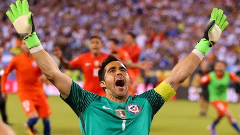 Claudio Bravo festeja la Copa América Centenario