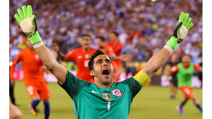 Claudio Bravo festeja la Copa América Centenario