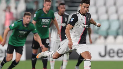 Cristiano Ronaldo anotó dos veces desde el punto penal para Juventus