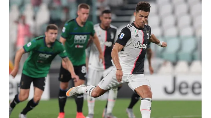Cristiano Ronaldo anotó dos veces desde el punto penal para Juventus
