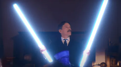 Ethan Hawke en el rol de Nikola Tesla, en la película que ya ha sido premiada en festivales internacionales.