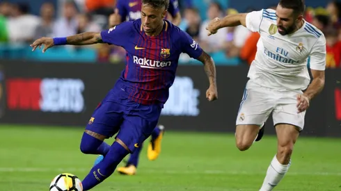 Neymar ante Carvajal en un clásico español