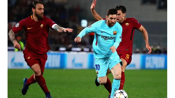 Daniele de Rossi enfrentando a Lionel Messi
