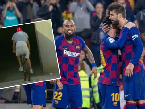 ¡A lo Shakira! Piqué llega al Camp Nou en bici