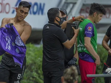 Jugador mexicano sorprende a reportera por su cambio de ropa