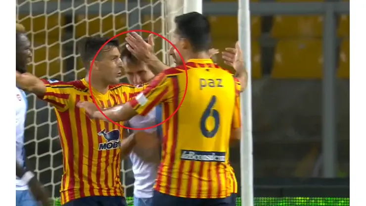 El mordisco en el Lecce-Lazio.