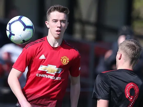 Sobrino de Gary Neville firma contrato con el Manchester United