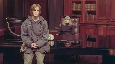 Jonas y Martha protagonizan más de un "chascarro" en medio de las grabaciones de "Dark".