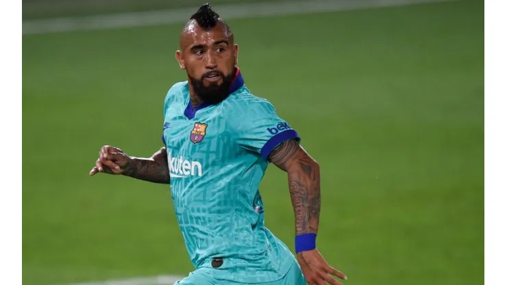 Arturo Vidal elogiado en España