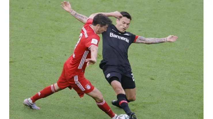 Charles Aránguiz es titular en la final de la Copa de Alemania