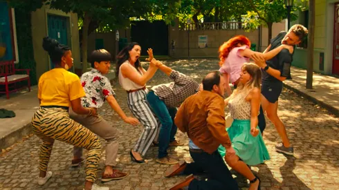 El punto del caos total en el nuevo clip de Residente.