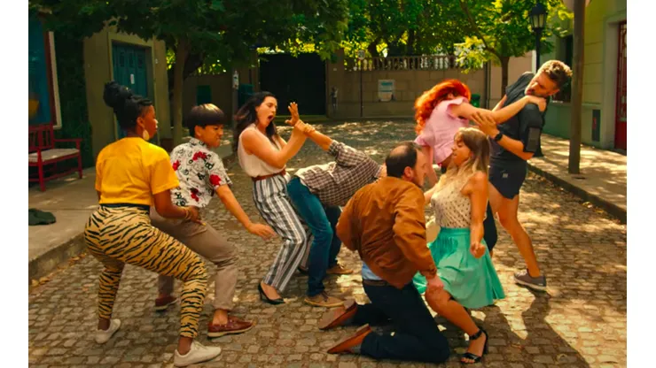 El punto del caos total en el nuevo clip de Residente.