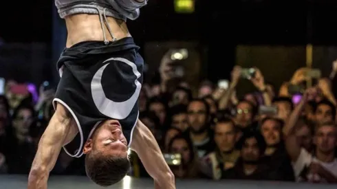 El argentino Charly Iacono nos mostró sus mejores trucos con el balón en otra previa del Red Bull Street Style.
