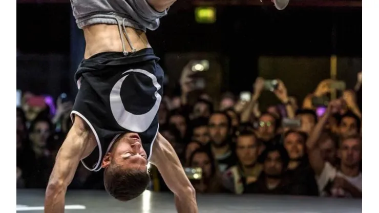 El argentino Charly Iacono nos mostró sus mejores trucos con el balón en otra previa del Red Bull Street Style.