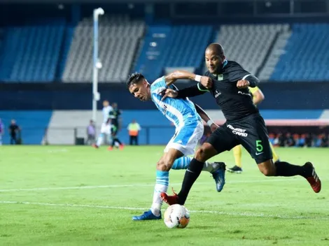 Figura de Alianza Lima llena de flores a Mario Salas