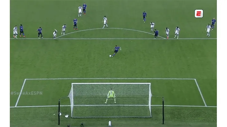 Alexis se lució con un potente remate de penal para el 2-0 del Inter ante Brescia