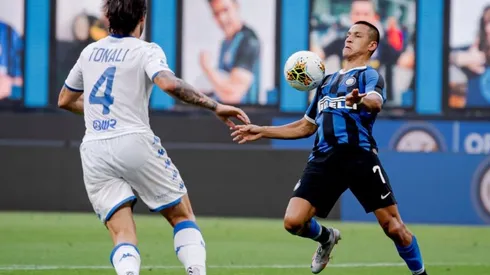 Alexis Sánchez remató con aplomo para anotar el segundo gol del partido y el segundo de su temporada