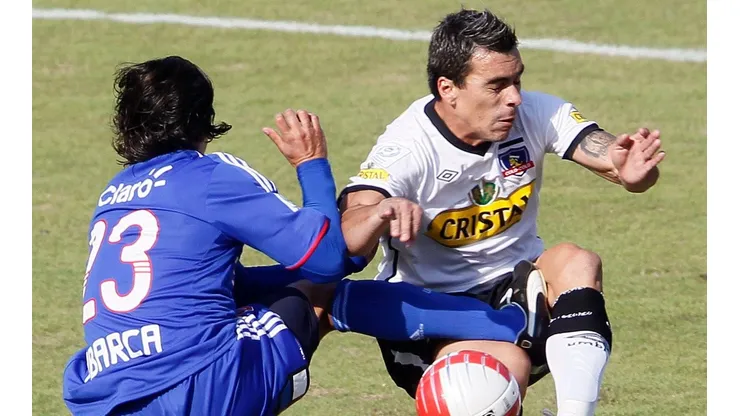 Juan Abarca en un clásico contra Colo Colo