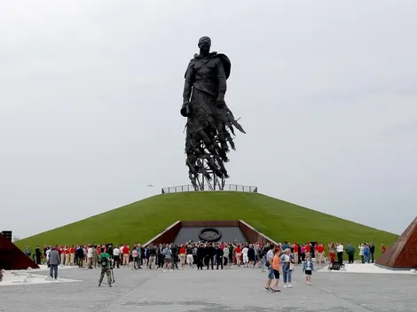 Rusia inaugura impresionante monumento al soldado soviético en Rzhev