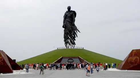 Rusia inaugura impresionante monumento al soldado soviético en Rzhev