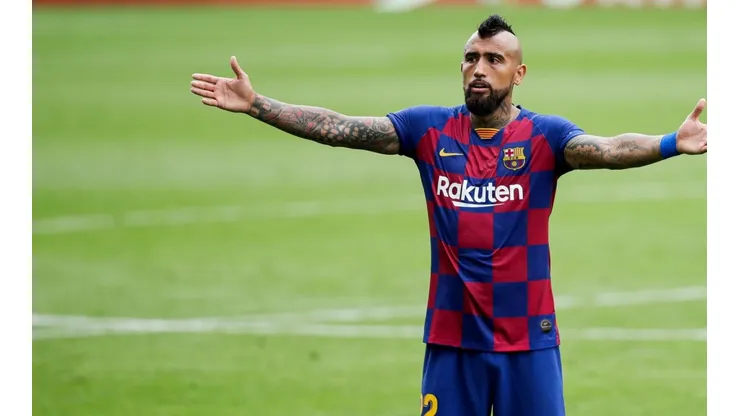 Arturo Vidal junto al Barcelona reciben al Atlético de Madrid, en un encuentro que depende el futuro azulgrana en la lucha por el título.