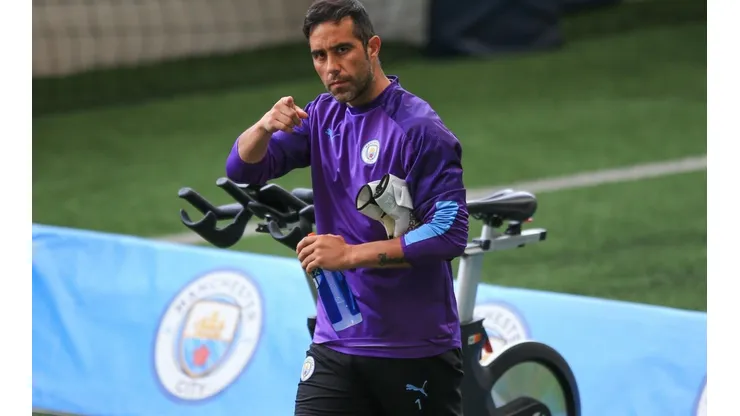 Claudio Bravo confirmó que seguirá en el Manchester City hasta el final de la temporada.