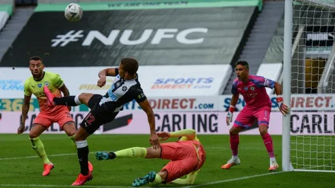 Claudio Bravo dijo que jugará hasta que su cabeza se lo permita