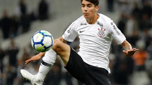 Araos sería uno de los ocho futbolistas contagiados de covid-19 en Corinthians.