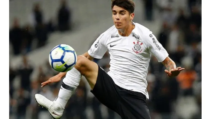 Araos sería uno de los ocho futbolistas contagiados de covid-19 en Corinthians.