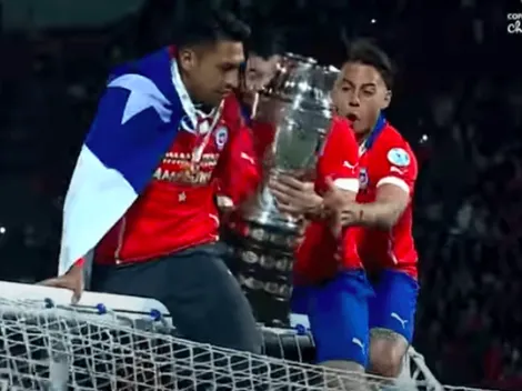 El divertido momento en que a Medel casi se le cae la Copa América