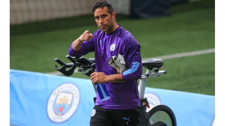Claudio Bravo vuelve a la titularidad
