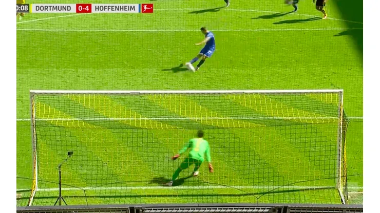 El penal del Hoffenheim ante el Borussia Dortmund da la vuelta al mundo