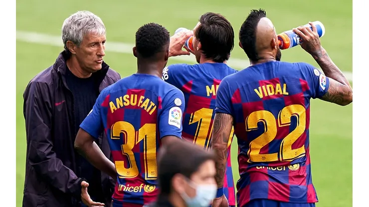 Setién le da instrucciones a sus jugadores en el duelo ante el Celta