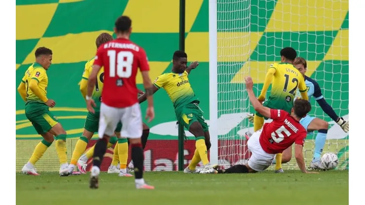 El defensor Harry Maguire marcó el gol del triunfo de Manchester United en el final