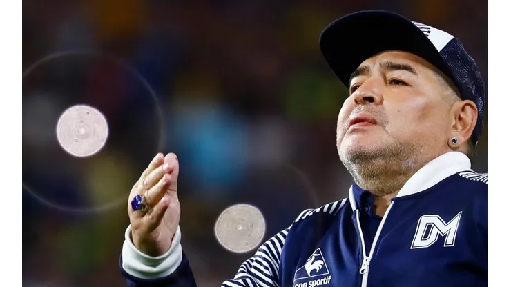 Diego Maradona tiene episodios de problemas con el alcohol, pero está limpio de cocaína, manifestó su médico.