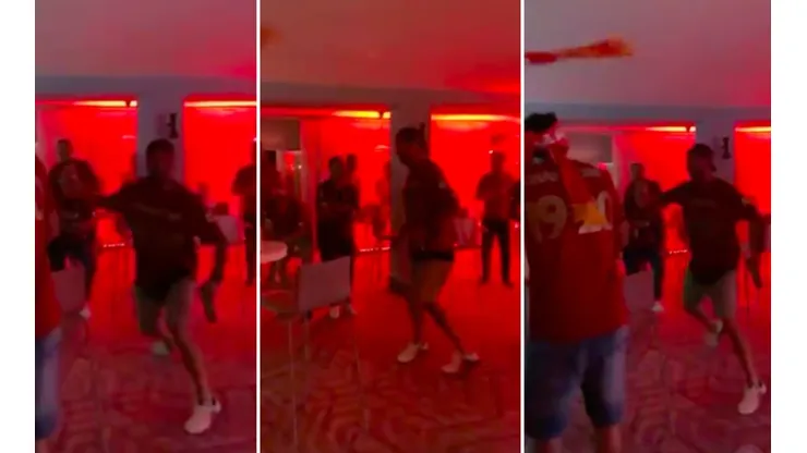Jürgen Klopp se sacó toda la emoción bailando ante sus dirigidos en festejos del título del Liverpool