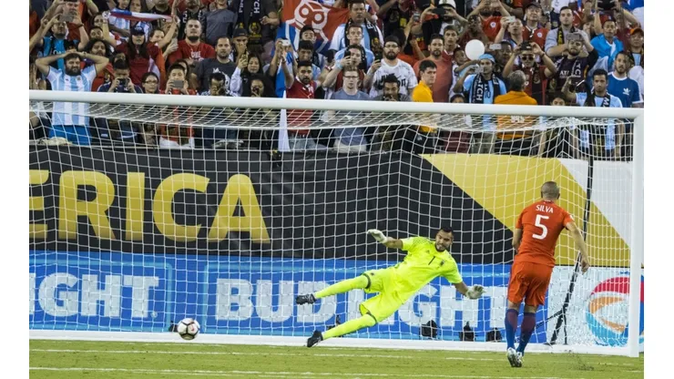 Francisco Silva le convierte a Sergio Romero