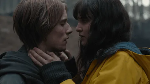 ¿Por qué Martha está con el impermeable amarillo de Jonas? Las preguntas no se detienen con "Dark".