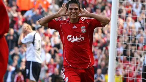 Mark vuelve a festejar con Liverpool y celebra el título reds a la distancia.