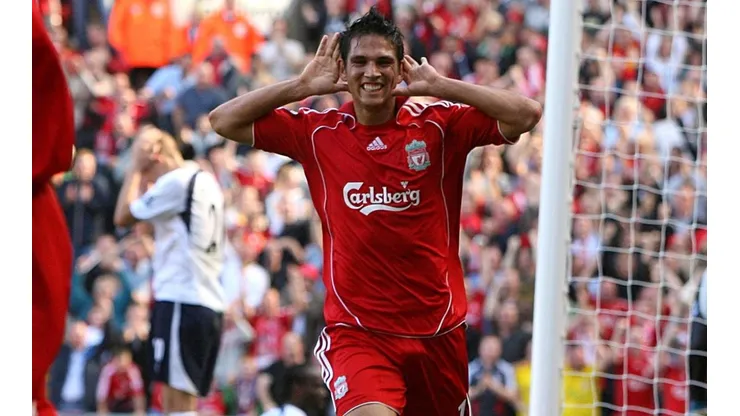 Mark vuelve a festejar con Liverpool y celebra el título reds a la distancia.