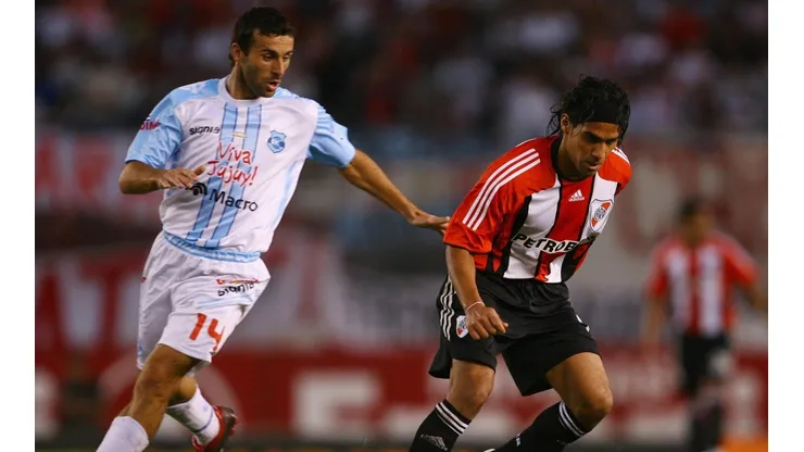 Radamel Falcao con la camiseta de River Plate en el Torneo Argentino