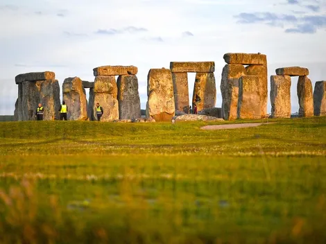 Descubren enigmáticos pozos subterráneos alrededor de Stonehenge