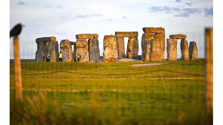 Descubren enigmáticos pozos subterráneos alrededor de Stonehenge