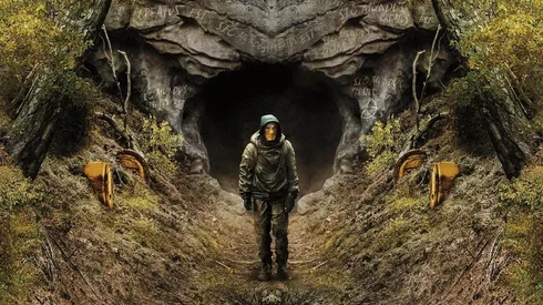 La emblemática cueva de "Dark" también forma parte del recorrido que hizo el youtuber.